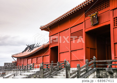 火災後の首里城奉神門風景 68967411