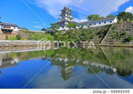 【愛媛県】晴天下の今治城 天守閣と山里櫓 【愛媛県】晴天下の今治城 天守閣と山里櫓 68968366