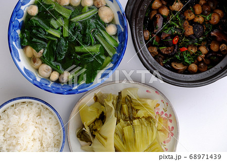 vegan daily meal, straw mushroom cook with sauce, choy sum soup, rice bowl, pickled mustard green, simple vegetarian Vietnamese food for diet 68971439