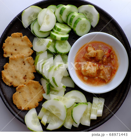 vegan daily meal for lunch, cucumber slice with tofu cheese, seaweed soup, rice bowl, simple vegetarian Vietnamese food 68971443