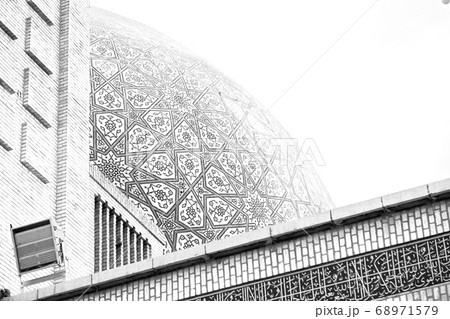 in iran  and old antique mosque    minaret 68971579