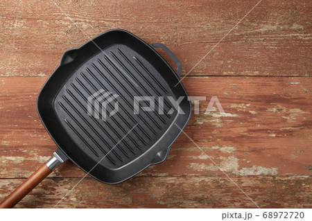 Empty cast-iron grill pan Empty cast-iron grill pan 68972720