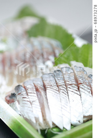 真鯵(マアジ)の刺身の造り 68973278