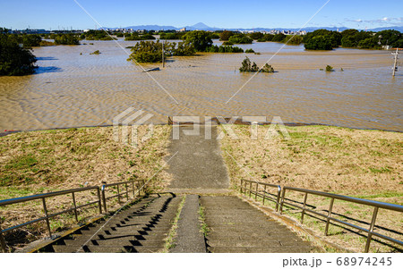 台風で水没した公園 台風で水没した公園 68974245