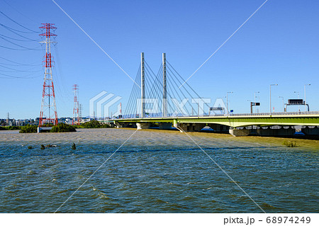 増水した荒川と幸魂大橋 68974249