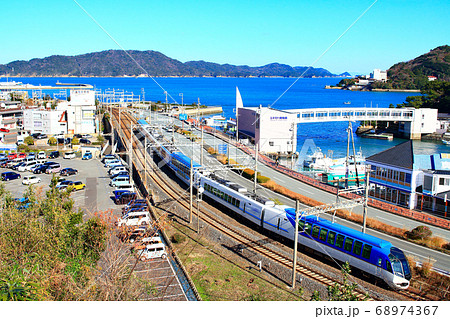 三重県、鳥羽市と近鉄特急しまかぜの風景の写真素材 [68974367] - PIXTA