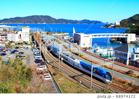 三重県、鳥羽市と近鉄特急しまかぜの風景 三重県、鳥羽市と近鉄特急しまかぜの風景 68974372