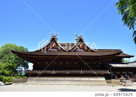 【備中国一宮】吉備津神社　青空と国宝の社殿　岡山県岡山市北区 68975829