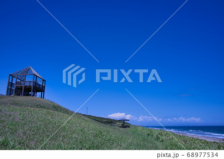 砂浜と芝 68977534