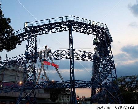 としまえん園内風景：夕暮れ時のジェットコースターコース 68977832