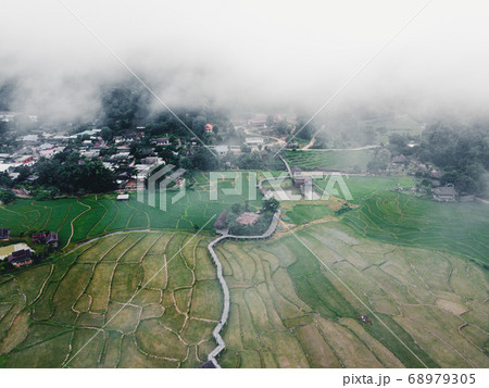 Views of rice fields, rice fields and mountains Views of rice fields, rice fields and mountains 68979305