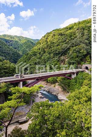 JR嵯峨野線の保津峡駅 68979702