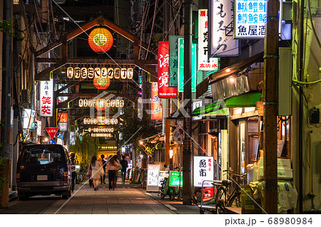 神奈川県》横浜野毛・飲み屋街の写真素材 [68980984] - PIXTA