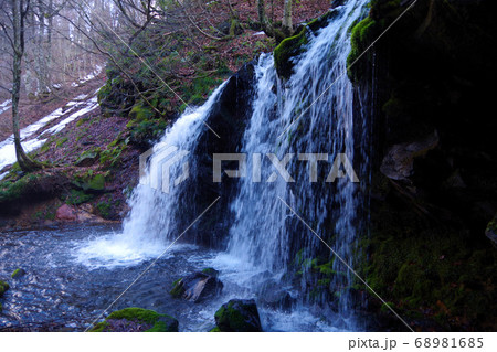 秘境の滝　猿壺の滝　兵庫県の名滝 68981685