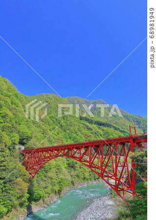 【富山県】 新緑の黒部峡谷(宇奈月トロッコ鉄道・新山彦橋) 【富山県】 新緑の黒部峡谷(宇奈月トロッコ鉄道・新山彦橋) 68981949