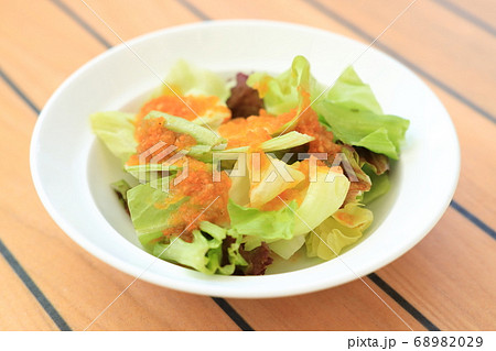 美味しい野菜サラダ 68982029