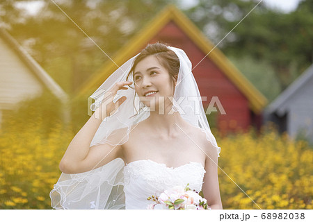 Female portrait marriage bridal Female portrait marriage bridal 68982038