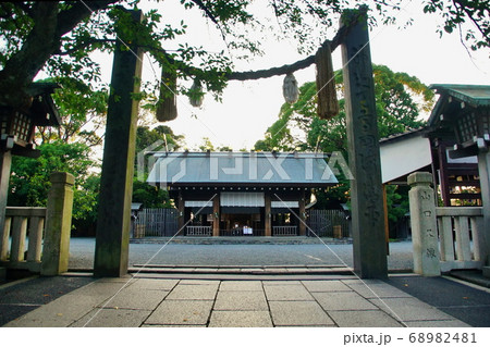 横浜　伊勢山皇大神宮　注連柱　本殿 （ 皇大神宮 ）　神奈川県 横浜市 西区 宮崎町 68982481