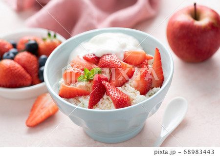 Tvorog, cottage cheese with strawberries 68983443