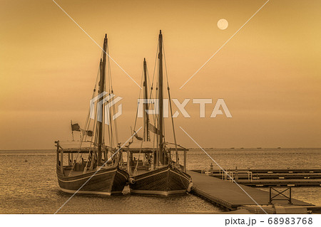 Traditional wooden boats (dhow, old Arabic boats) in Arabic gulf 68983768