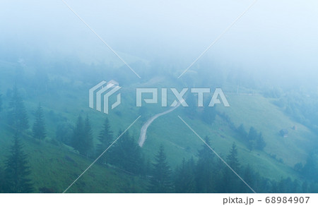 Strong fog in the mountains 68984907