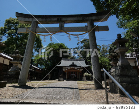 青空にそびえる石造りの鳥居・棚倉孫神社 青空にそびえる石造りの鳥居・棚倉孫神社 68985133