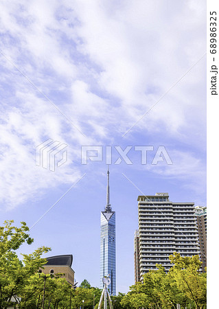 サザエさん通りから見た美しい福岡タワー 68986325