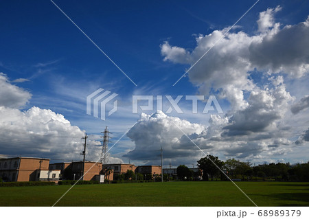 鴻巣市吹上富士見公園の空 68989379