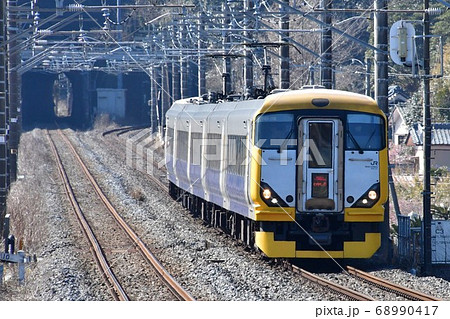 2018年3月4日、外房線御宿駅に接近するわかしお10号東京行の257系500番台 2018年3月4日、外房線御宿駅に接近するわかしお10号東京行の257系500番台 68990417