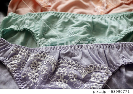 女性用下着　いろんな色の新品ショーツ 68990771