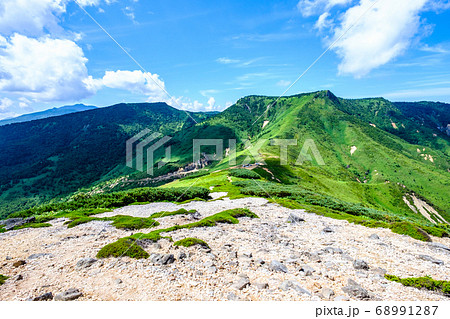 毛無山から毛無峠・破風岳・土鍋山を望む 毛無山から毛無峠・破風岳・土鍋山を望む 68991287