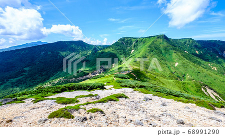 毛無山から毛無峠・破風岳・土鍋山を望む 68991290