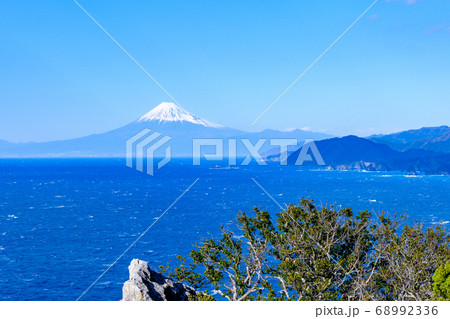 伊豆・松崎町雲見から望む富士山(冬) 伊豆・松崎町雲見から望む富士山(冬) 68992336