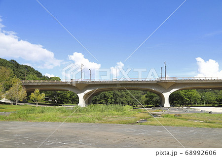 21世紀の森と広場　「広場の橋」と「光と風の広場」 68992606