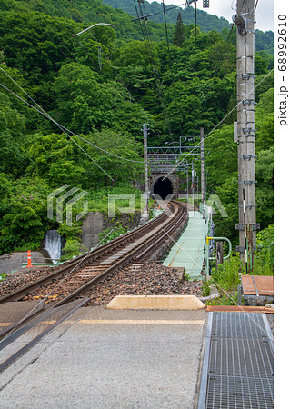 土合踏切より清水トンネル方面　上越線　群馬県みなかみ町　　 68992610