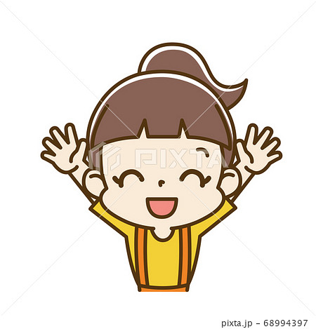 バンザイしている女の子 子供 68994397