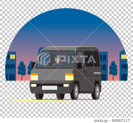 夜の街を走る軽ワゴン、ワンボックス、運送、配送、運送 68997117