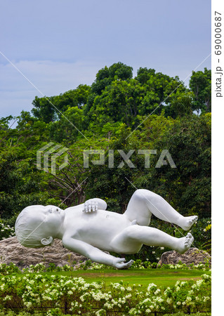 Statue Sleeping Child in Singapore 69000687