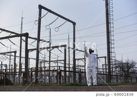 Scientist at the power station 69001836