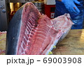 マグロの解体 69003908