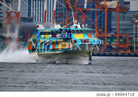 伊豆諸島を結ぶトビウオ達…東京港を行くジェットホイル 伊豆諸島を結ぶトビウオ達…東京港を行くジェットホイル 69004718