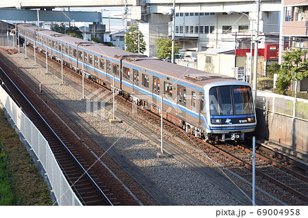 横浜市営地下鉄 北新横浜ー新羽の地上区間を走行する 3000A形 横浜市営地下鉄 北新横浜ー新羽の地上区間を走行する 3000A形 69004958