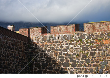 Wall of the fortress with cannons 69004993