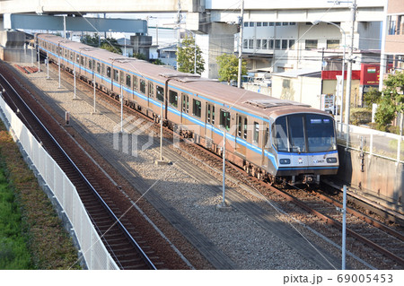 横浜市営地下鉄 北新横浜ー新羽の地上区間を走行する 3000R形 横浜市営地下鉄 北新横浜ー新羽の地上区間を走行する 3000R形 69005453
