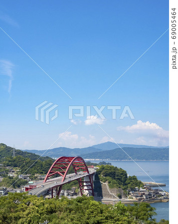 音戸ノ瀬戸に架かる日招き大橋 69005464