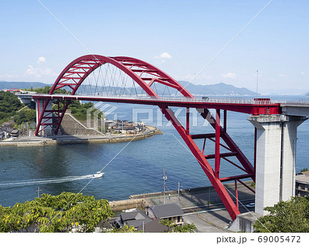 音戸ノ瀬戸に架かる日招き大橋 音戸ノ瀬戸に架かる日招き大橋 69005472