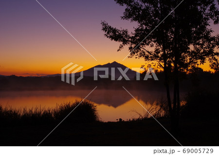 秋晴れの筑波山の夜明け 秋晴れの筑波山の夜明け 69005729