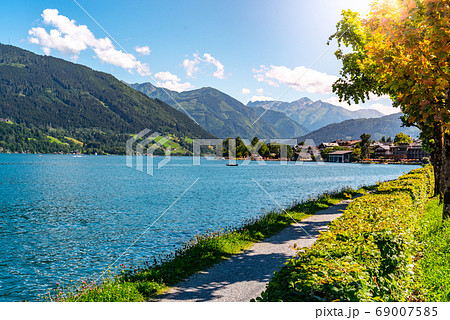 Lake Zell, German: Zeller See, and mountains on the backround. Zell am See, Austrian Alps, Austria 69007585