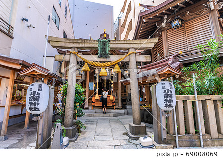 日本の東京都市景観　強運厄除け・銭洗い弁天として人気急上昇中の「小網神社」＝中央区日本橋小網町 69008069