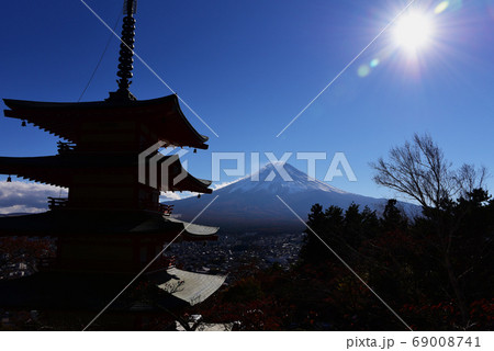 五重塔と富士山 五重塔と富士山 69008741